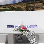 Charming 2br Hilltop Serenity Suite, Lively Greek Village Triandáros