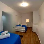 Charming 2br Hilltop Serenity Suite, Lively Greek Village Appartamento *