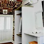 Charming 2br Hilltop Serenity Suite, Lively Greek Village