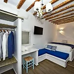 Charming 2br Hilltop Serenity Suite, Lively Greek Village