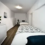Charming 2br Hilltop Serenity Suite, Lively Greek Village * Triandáros