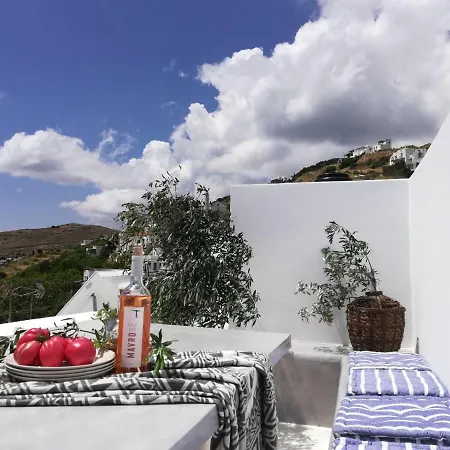 Charming 2br Hilltop Serenity Suite, Lively Greek Village Appartamento
