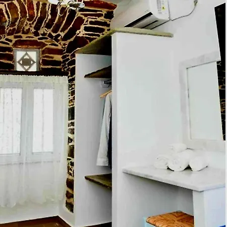 Charming 2br Hilltop Serenity Suite, Lively Greek Village