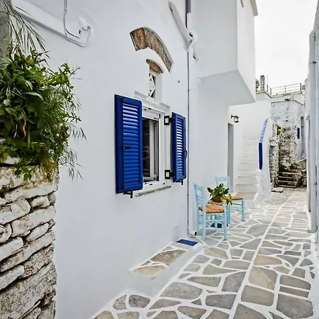 Charming 2br Hilltop Serenity Suite, Lively Greek Village Appartamento Triandáros